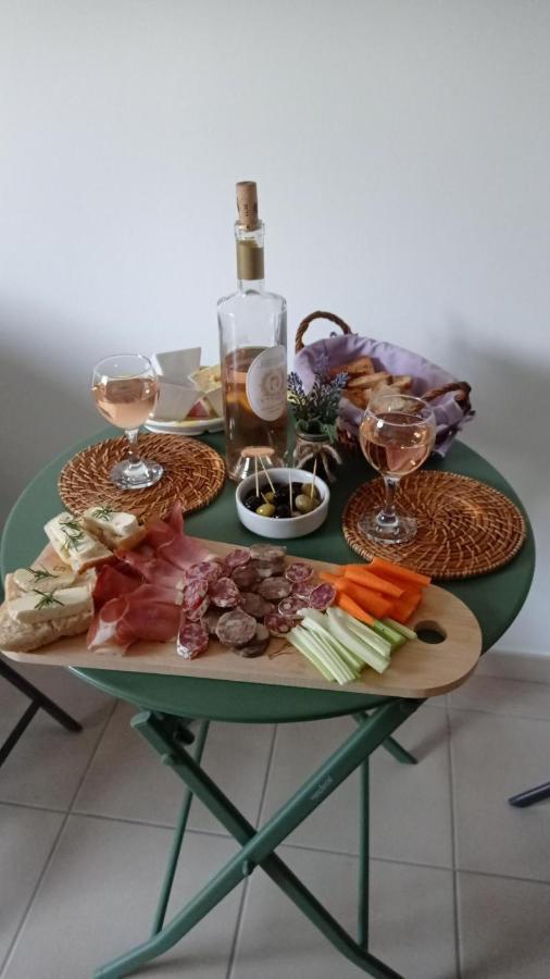 Les Cigales Bed & Breakfast Villelaure Exterior photo