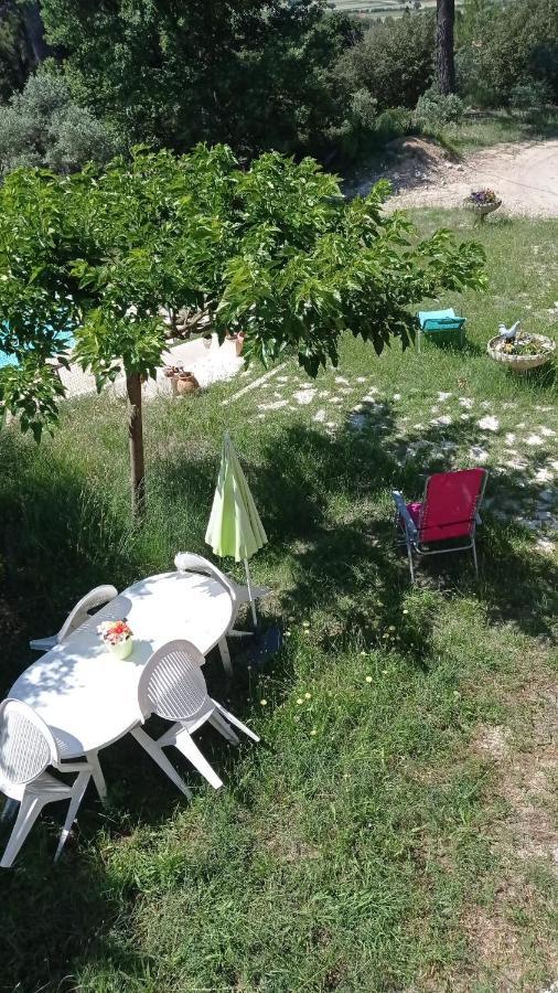 Les Cigales Bed & Breakfast Villelaure Exterior photo