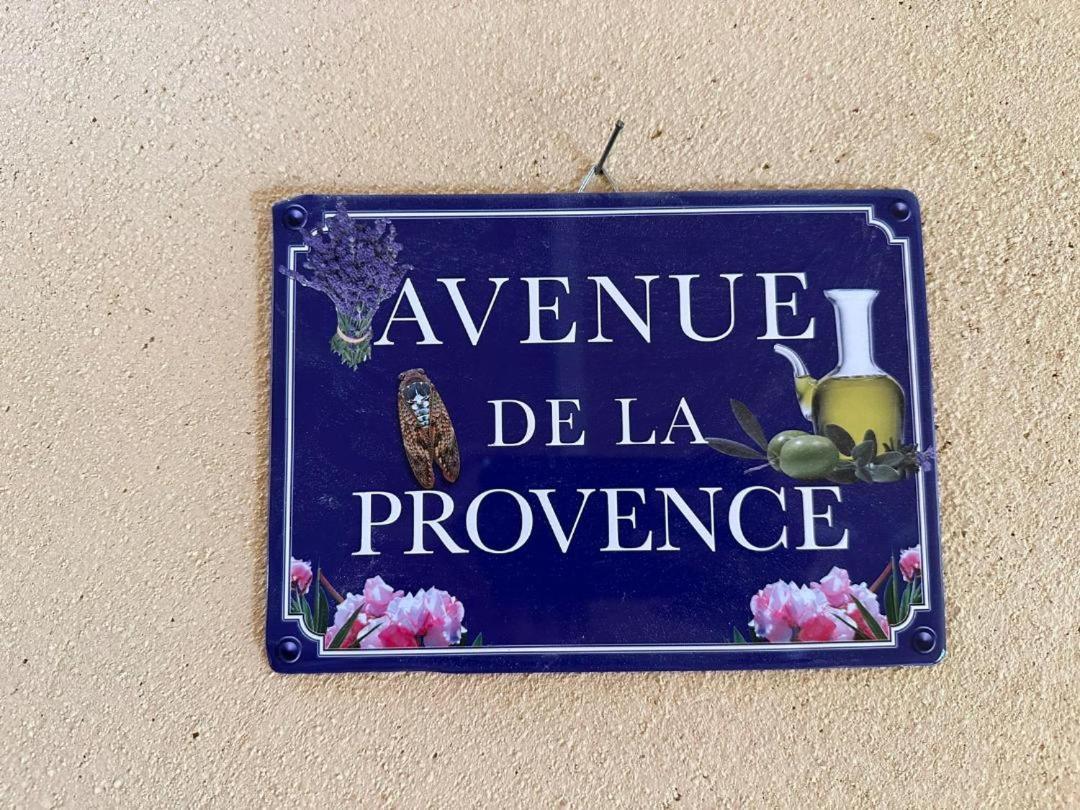 Les Cigales Bed & Breakfast Villelaure Exterior photo