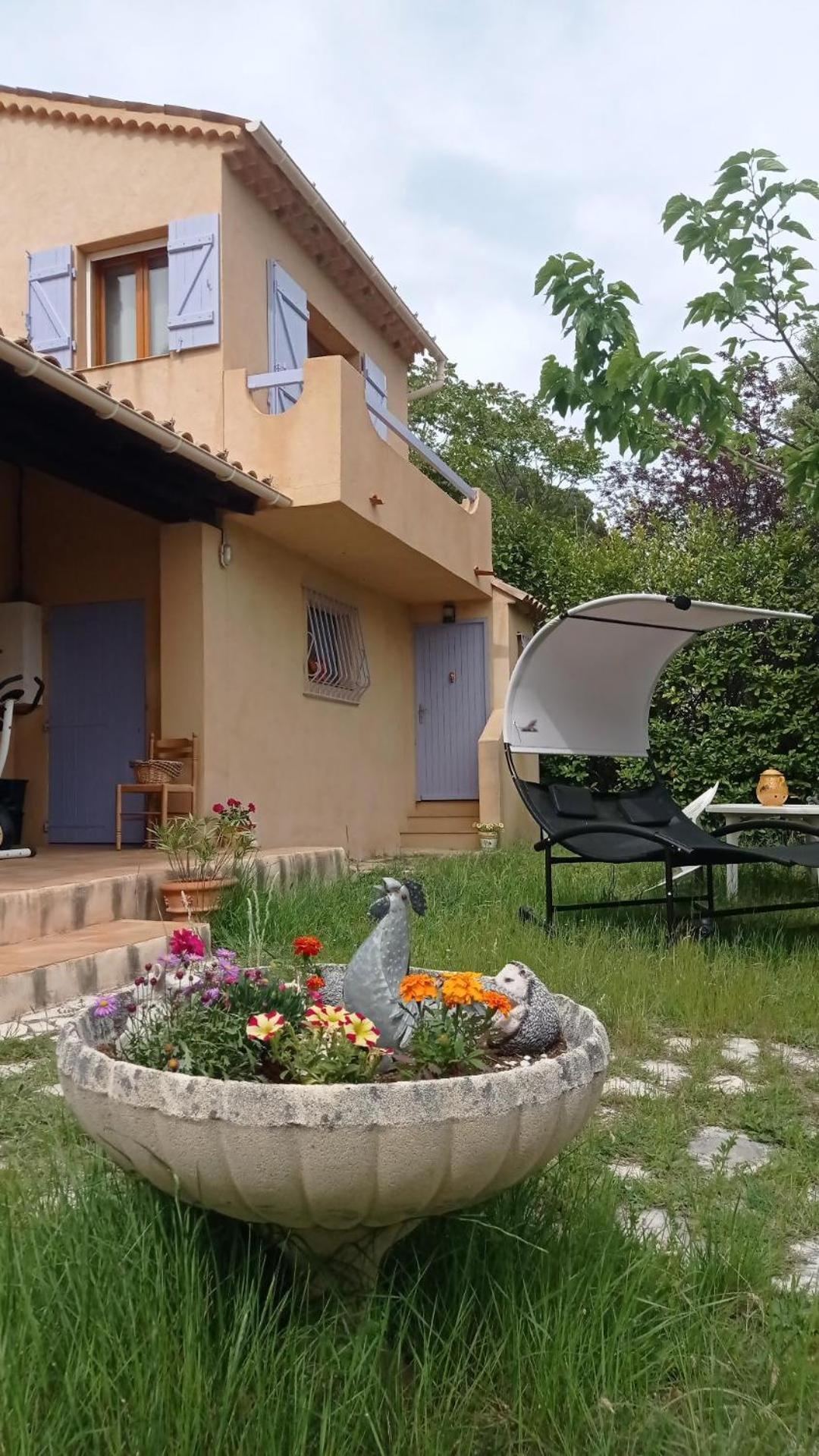 Les Cigales Bed & Breakfast Villelaure Exterior photo